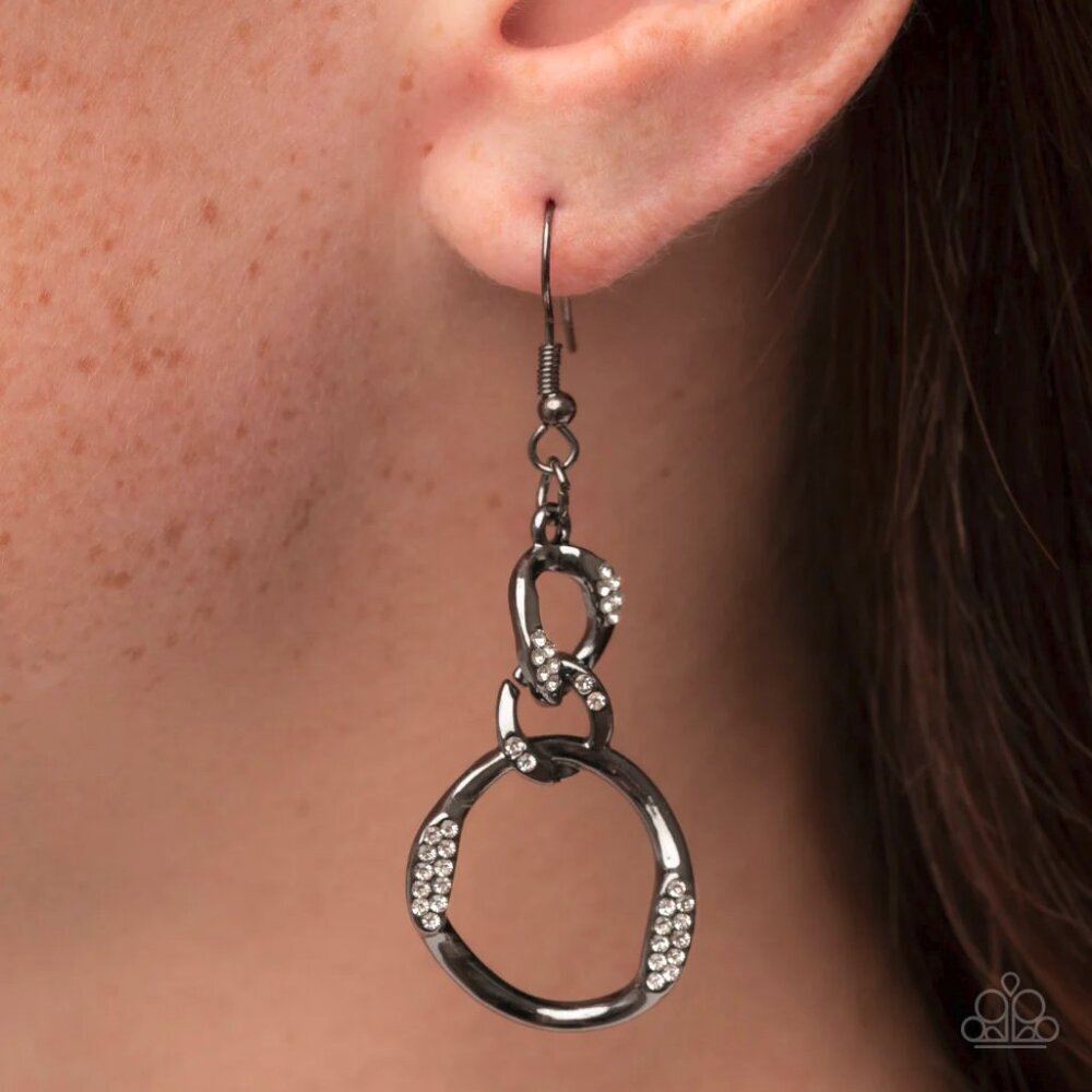 Paparazzi Jewelry Accessories - SELFIE Made Woman - Black Earrings - Vintage